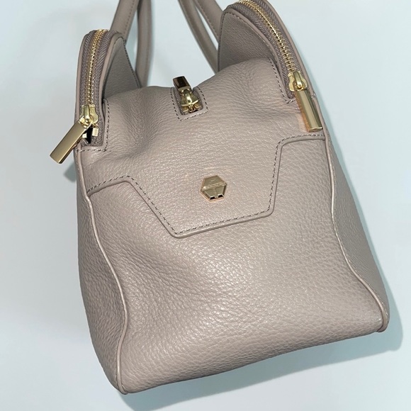 Tory Burch Pebbled leather Marion triple zipper top handle bag. - Picture 5 of 12